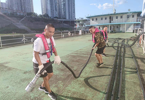 忠縣分公司游輪岸電搭接、船舶生活污水排岸創歷史新高2.jpg